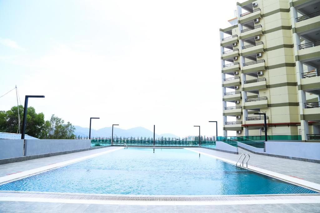 Marina Heights Seaview Resort Apartment II Lumut Exterior foto